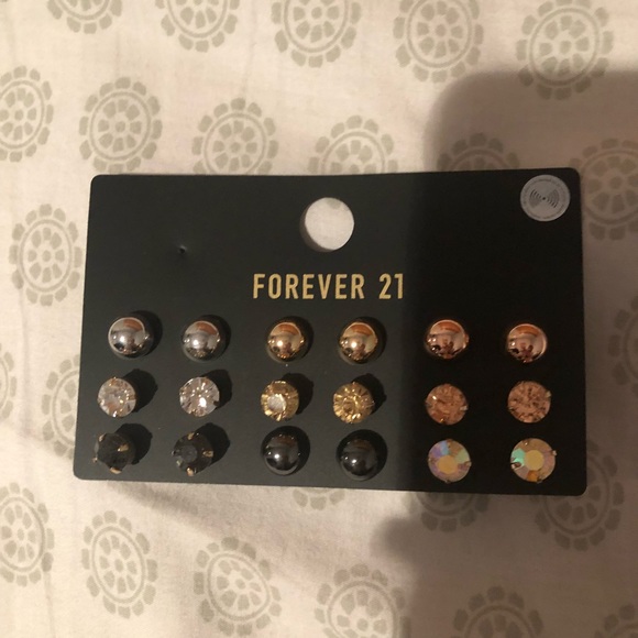 Forever 21 Earrings - Picture 2 of 2